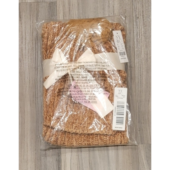 New York & Company Cable Chenille Infinity Scarf & Beanie Set in Gold - Picture 4 of 4